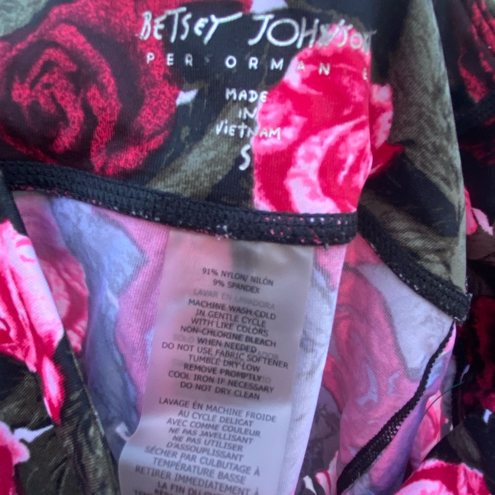 Betsy Johnson performance cropped sport legging - Picture 11 of 14